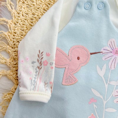 Conj. Body Manga Longa e Jardineira Suedine - Passarinhos - Azul Bebê e Off White